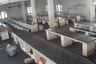 అయ్యో ... ఎంత విషాదం ...! వేడి వేడి పాల గిన్నెలో పడి చిన్నారి మృతి మృతి