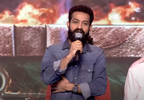 గాయంతోనే కాంతార ఈవెంట్ కి ఎన్టీఆర్ .. నొప్పి భరించలేక మధ్యలోనే మధ్యలోనే ...