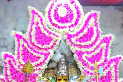 గాయత్రీ దేవిగా దర్శనమిచ్చిన నిమిషాంబికా నిమిషాంబికా