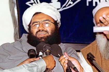 జైషే మహ్మద్ చీఫ్ మసూద్ అజహర్ కుటుంబం ముక్కలైంది ముక్కలైంది ముక్కలైంది ముక్కలైంది మసూద్ మసూద్ ఇలియాస్ కాశ్మీరీ- మసూద్ అజార్ కుటుంబం ఆపరేషన్లో నలిగిపోతుంది సిందూర్ జైష్ కమాండర్ అంగీకరించాడు,