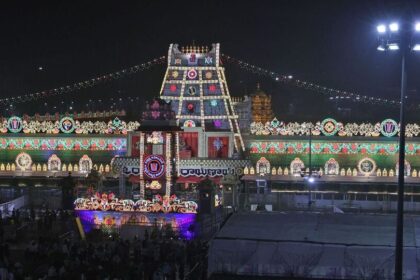 తిరుమలకు తిరుమలకు పోటెత్తిన - ఇవాళ ఇవాళ సాయంత్రం గరుడ వాహన సేవ సేవ సేవ సేవ, 2 లక్షల మంది వీక్షించేలా ఏర్పాట్లు ఏర్పాట్లు ఏర్పాట్లు ఏర్పాట్లు….!