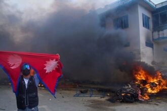 నేపాల్‌లో ఉద్రిక్తత పరాకాష్టకు: ఆందోళనల ఆందోళనల ప్రధాని కేపీ శర్మ ఒలి రాజీనామా రాజీనామా