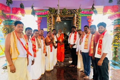 పోచమ్మ తల్లి ఆలయంలో ఆలయంలో పొట్టోళ్ల గౌడ్ గౌడ్ ప్రత్యేక పూజలు