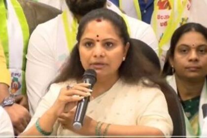 'రామన్న .. హరీశ్ రావుతో రావుతో జాగ్రత్తగా ఉండు, మన ఫ్యామిలీపై కుట్ర అంతా ఆయనేదే'