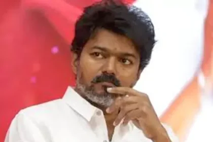 విజయ్ కి షాక్ షాక్ ఇచ్చిన సెక్యూరిటీ .. ఎవరు ఆ గుర్తు తెలియని యువకుడు యువకుడు