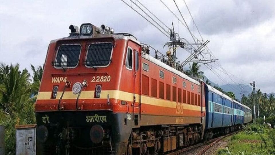 సూదూర ప్రయాణికుల కోసం రైల్వే రైల్వే కొత్త సర్వీస్ .. చర్లపల్లి-రక్సౌల్ ఎక్స్‌ప్రెస్ తిరుపతి వరకు పొడిగింపు పొడిగింపు