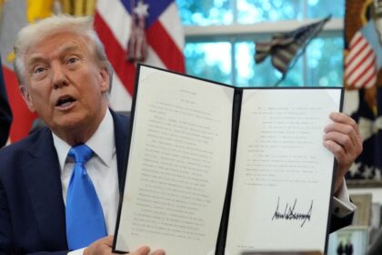 హెచ్ 1 బీ వీసా ఫీజును ఫీజును 100000 డాలర్లు చేసిన చేసిన ట్రంప్ ట్రంప్- ఇక అమెరికాలో భారతీయులకు ఉద్యోగాలు ఉద్యోగాలు ఉద్యోగాలు ఉద్యోగాలు కష్టమే కష్టమే ఉద్యోగాలు కష్టమే కష్టమే కష్టమే!