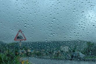 హైదరాబాద్‌లో జోరు వాన .. ఈ ఈ రాత్రి కూడా వర్షాలు వర్షాలు వర్షాలు .. ఏపీలో ఏపీలో పరిస్థితి!