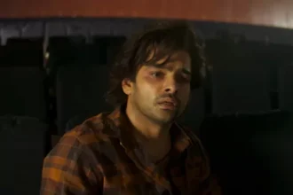 ఏం బ‌తుకులురా మీవి .. నువ్వు నువ్వు ఉన్నావని ఉన్నావని కూడా మీ హీరోకి తెలియదు!