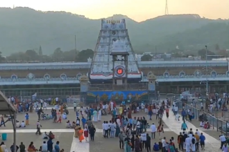 తిరుమలకు వెళ్లే భక్తులకు అలర్ట్ .. ఆ విషయంపై క్లారిటీ ఇచ్చిన టీటీడీ!
