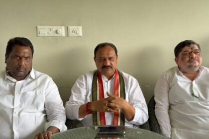 నేను నేను అలా .. ఐయామ్ ఐయామ్ సారీ .. మహేశ్ గౌడ్ ఇంట్లో ముగిసిన ముగిసిన పొన్నం, అడ్లూరి మధ్య మధ్య!