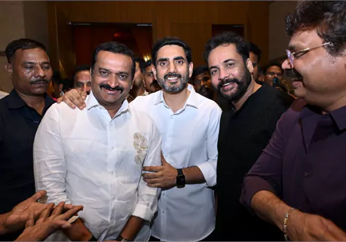 లోకేష్ ని కలిసిన బండ్ల గణేష్ ..అసలు ఏం జరుగుతుంది!