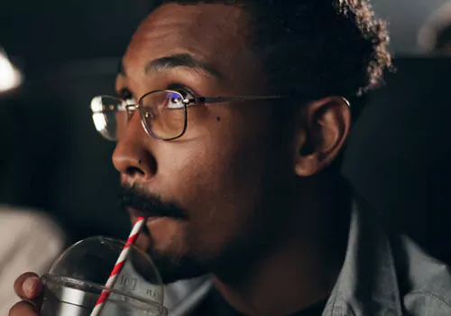 హీరో చేత సిగరెట్ పారేయించిన పారేయించిన అభిమాని .. అంతా శివుడి శివుడి మహిమ