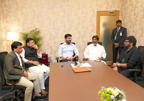 సినీ ప్రముఖులతో సమావేశం.. సీఎం రేవంత్ రెడ్డి కీలక హామీ!